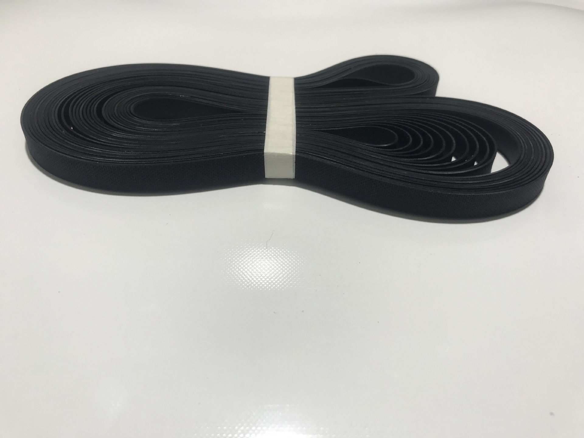 光伏太陽(yáng)能硅片分選機(jī)上料下料刻絨腐蝕機(jī)皮帶光伏彈性帶上料伸縮舌頭皮帶(圖1)